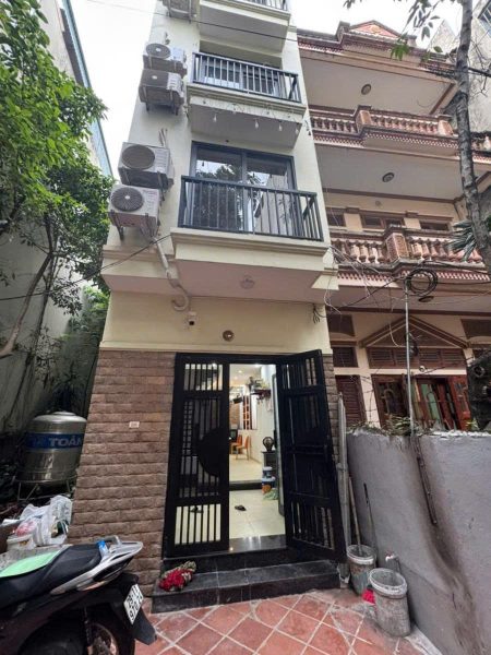 Nha Dep Pho Khuong Ha 2 Mat Thoang Khong Gian Song Xanh Giua Long Pho 2